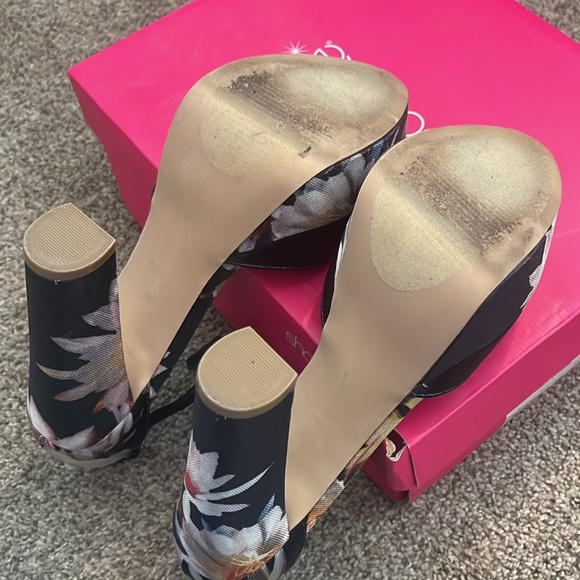 Shoe Dazzle Navy Heels - Picture 5 of 8